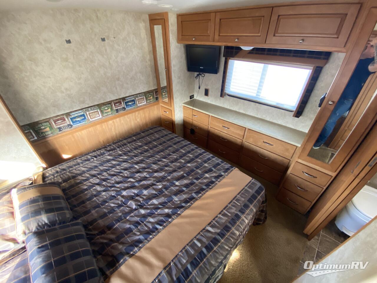 2010 Winnebago Sightseer 37L Photo 22