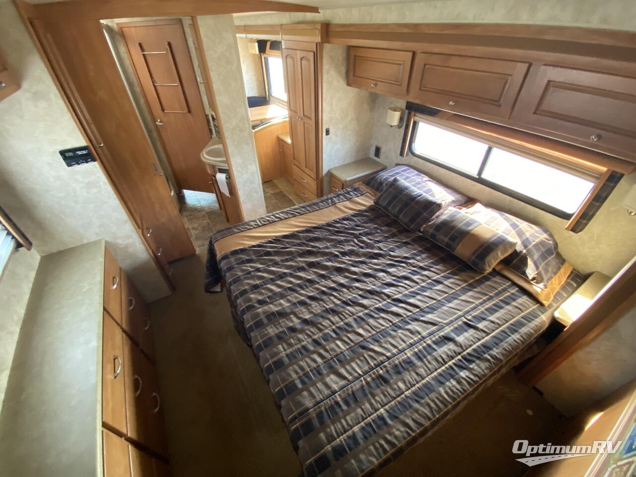 2010 Winnebago Sightseer 37L Photo 23