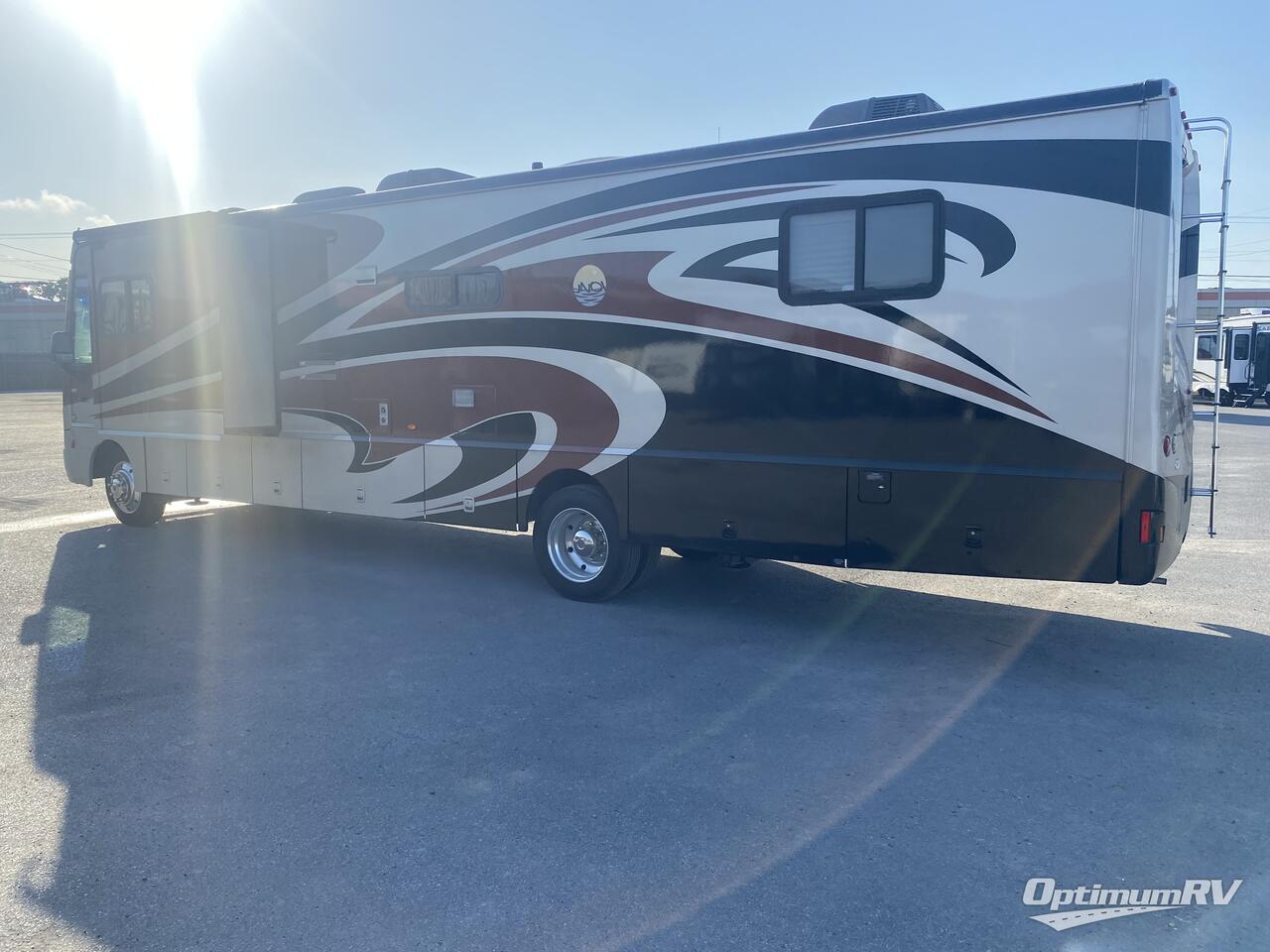 2010 Winnebago Sightseer 37L Photo 4