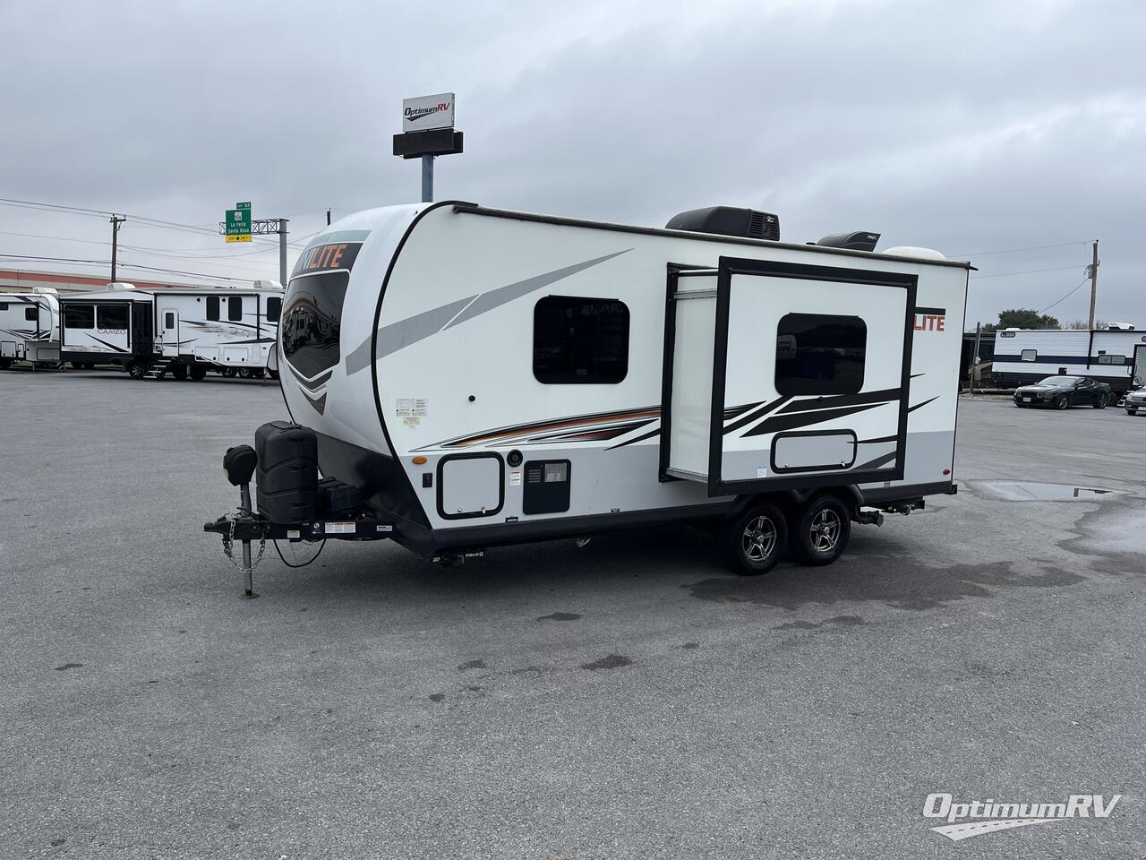 2021 Forest River Rockwood Mini Lite 2109S Photo 2