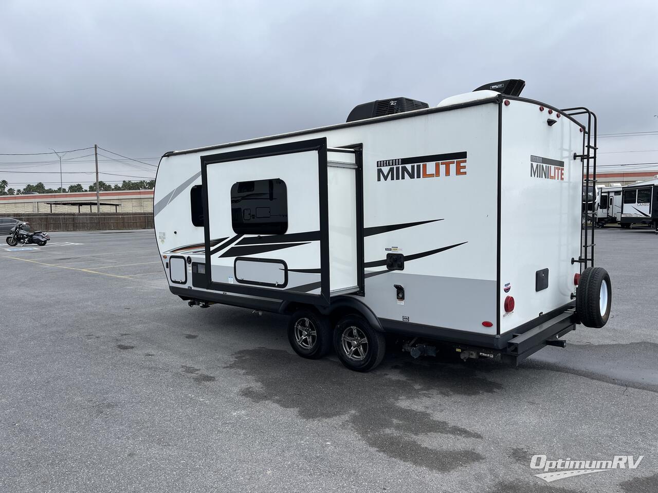 2021 Forest River Rockwood Mini Lite 2109S Photo 4