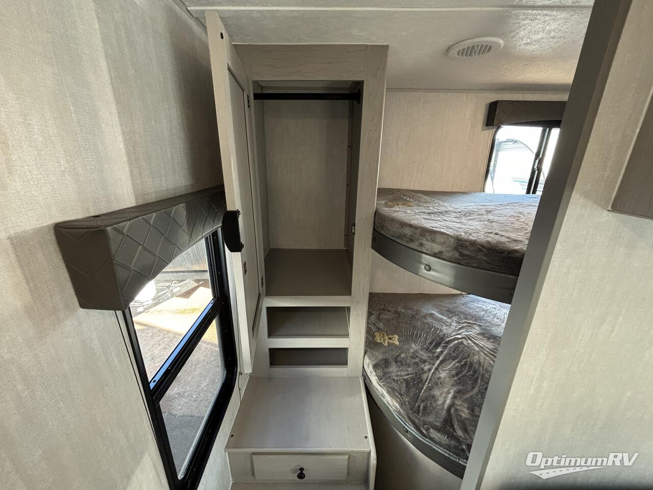 2025 Coachmen Clipper 6K Series 262BHS Photo 10