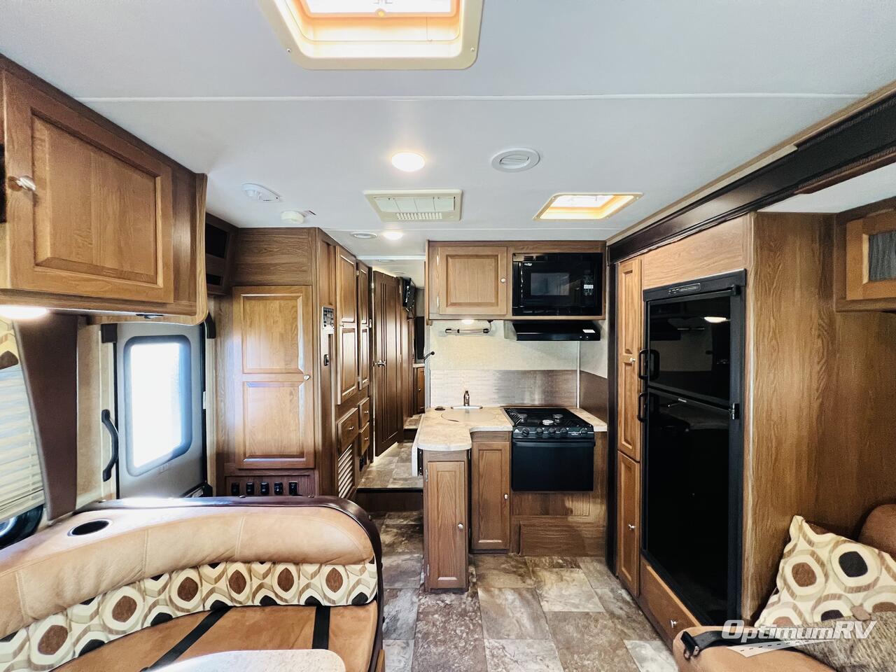 2017 Coachmen Leprechaun 260DS Ford 450 Photo 5