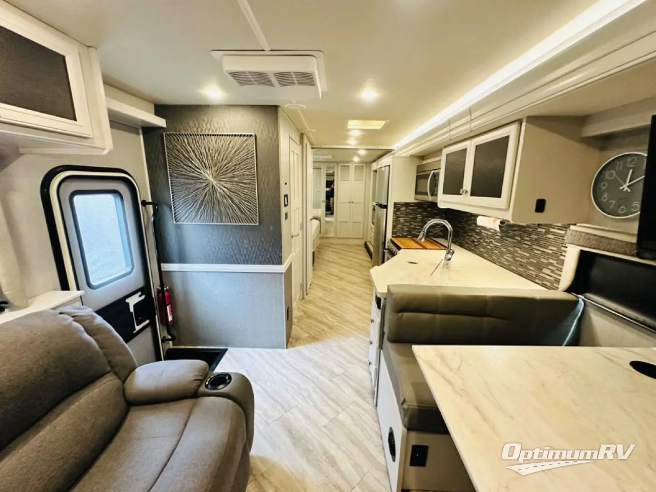 2021 Holiday Rambler Invicta 32RW Photo 8