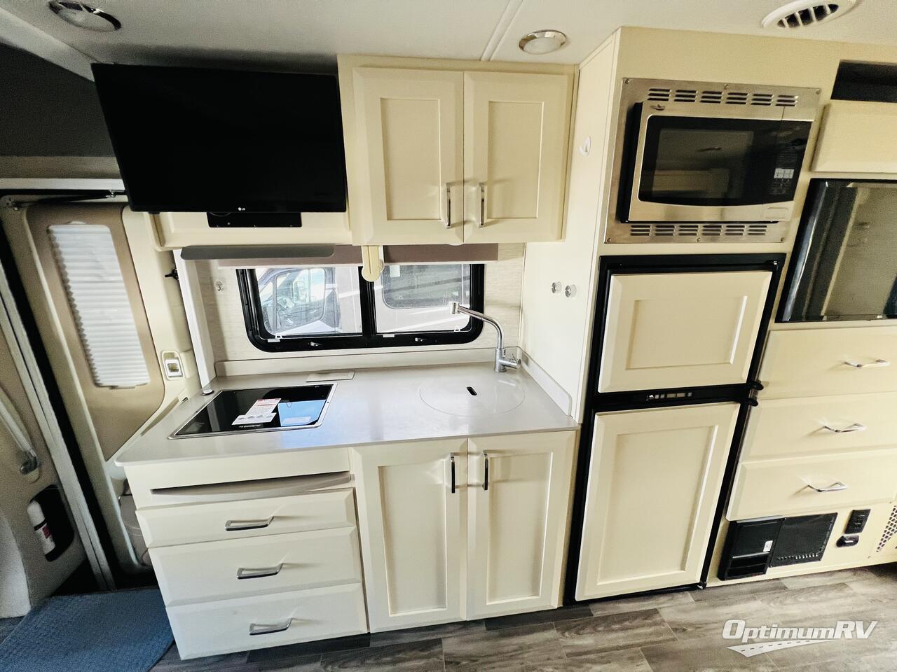 2021 Tiffin Wayfarer 25 RW Photo 11