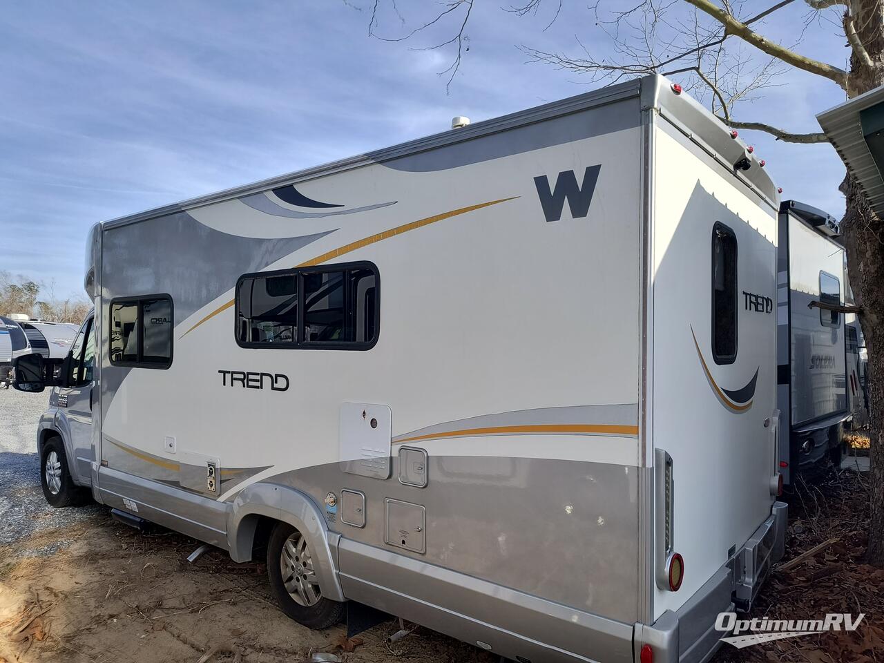 2014 Winnebago Trend 23B Photo 2