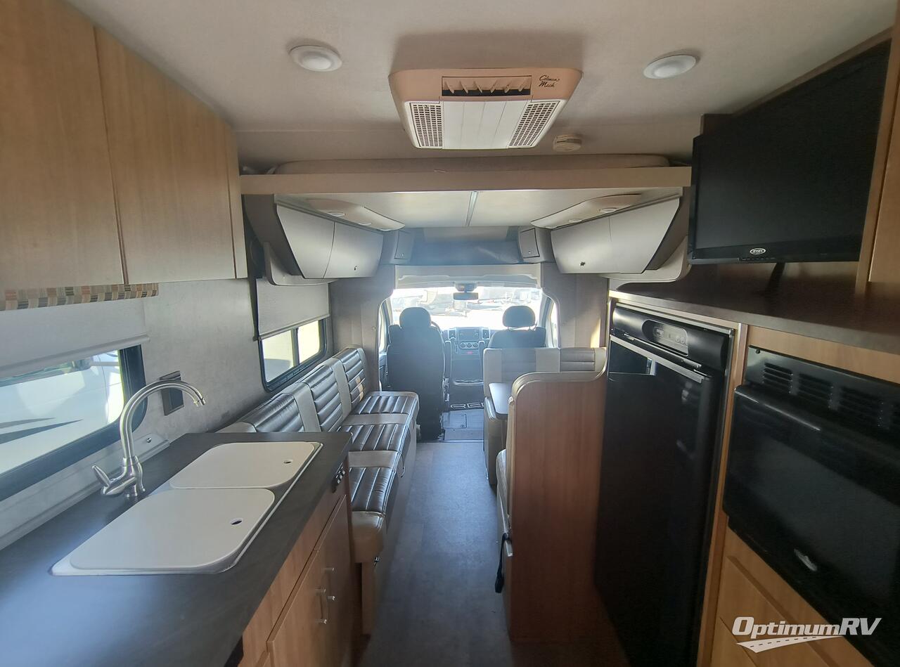 2014 Winnebago Trend 23B Photo 5