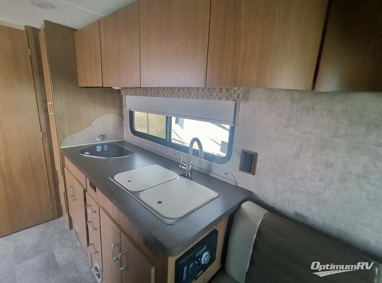 2014 Winnebago Trend 23B Photo 12