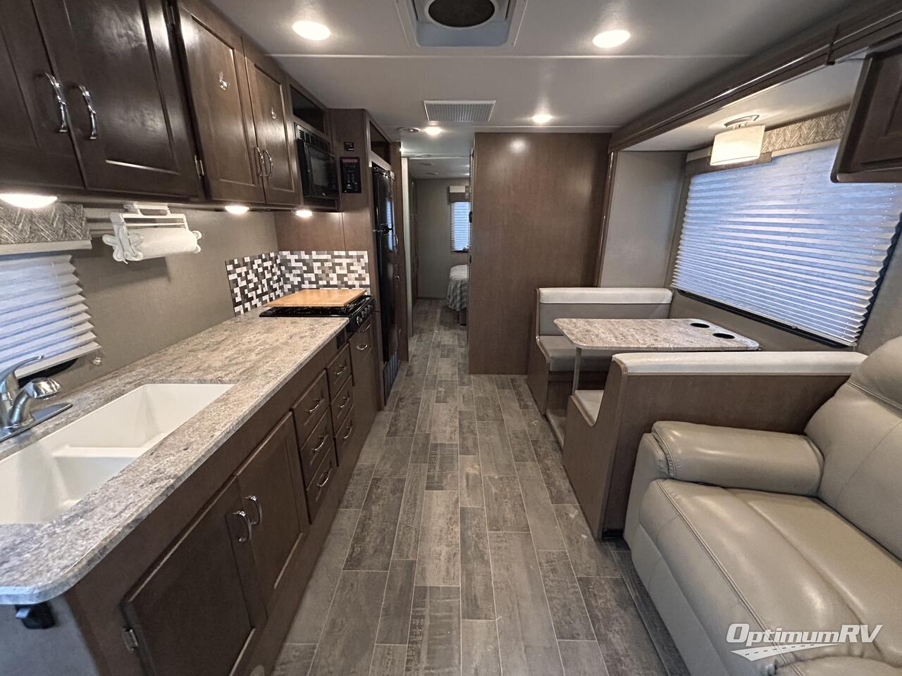 2019 Winnebago Outlook 31N Photo 4