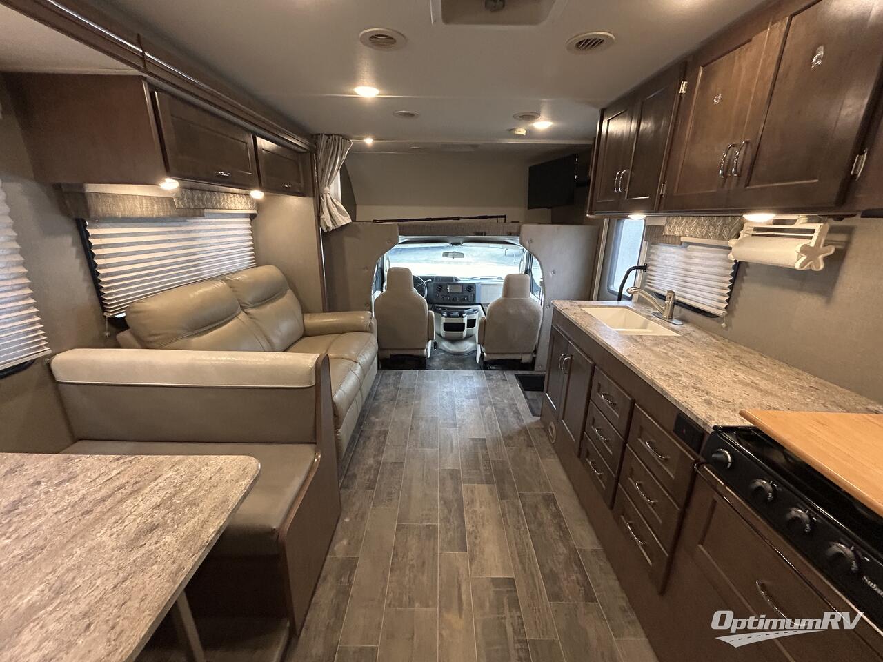 2019 Winnebago Outlook 31N Photo 5