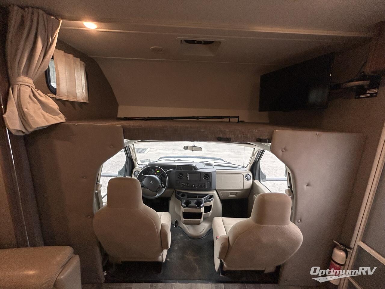 2019 Winnebago Outlook 31N Photo 11