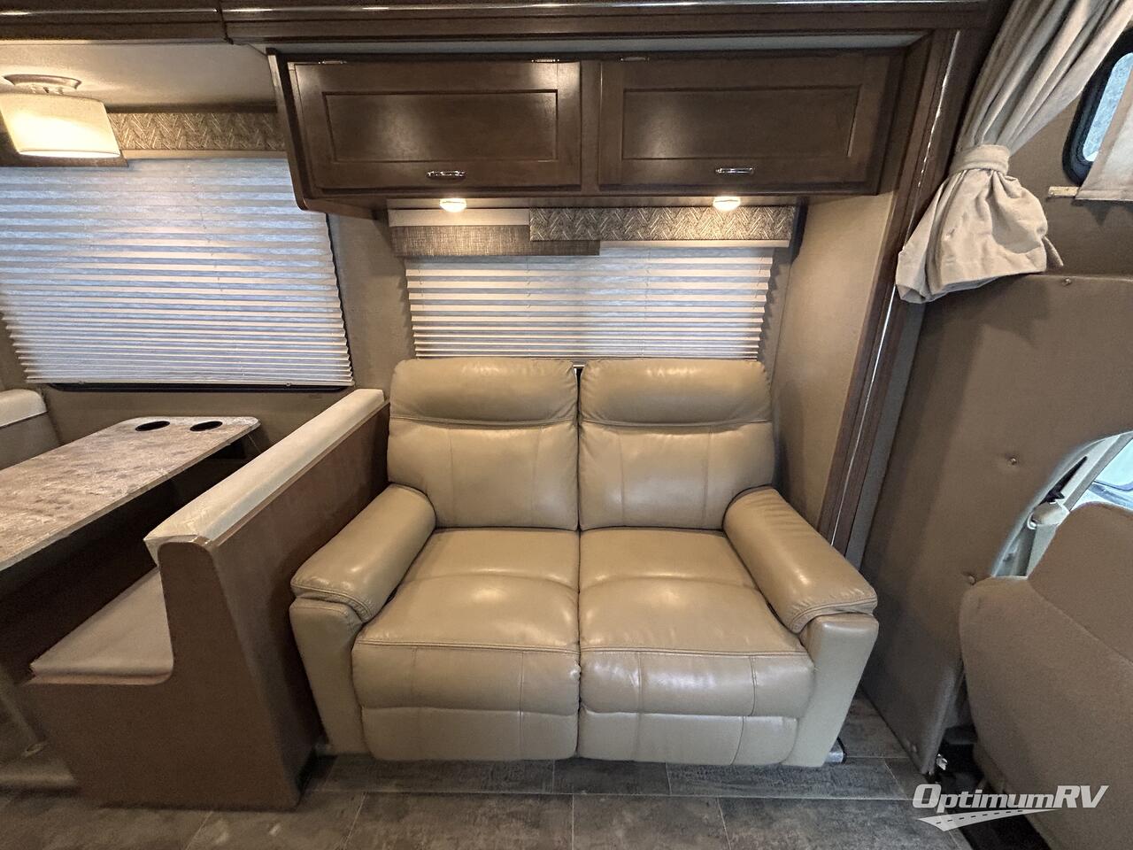 2019 Winnebago Outlook 31N Photo 14