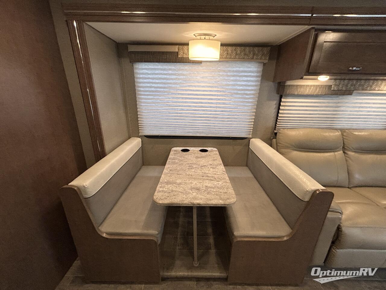 2019 Winnebago Outlook 31N Photo 15