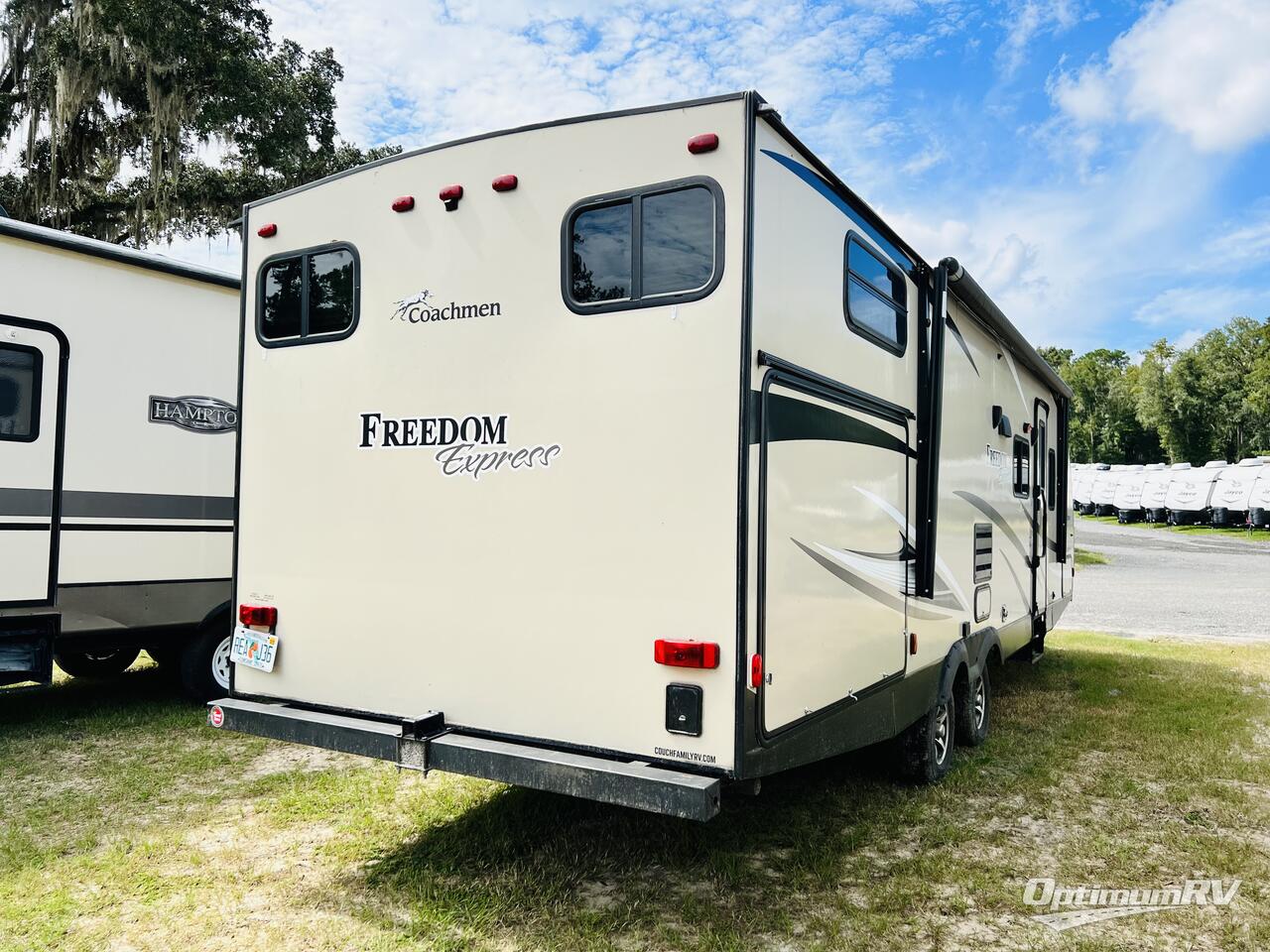 2017 Coachmen Freedom Express 292BHDS Photo 2