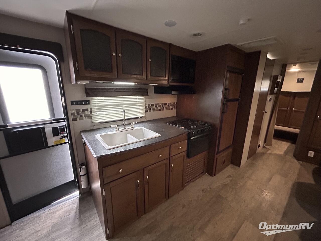 2017 Coachmen Freedom Express 292BHDS Photo 9