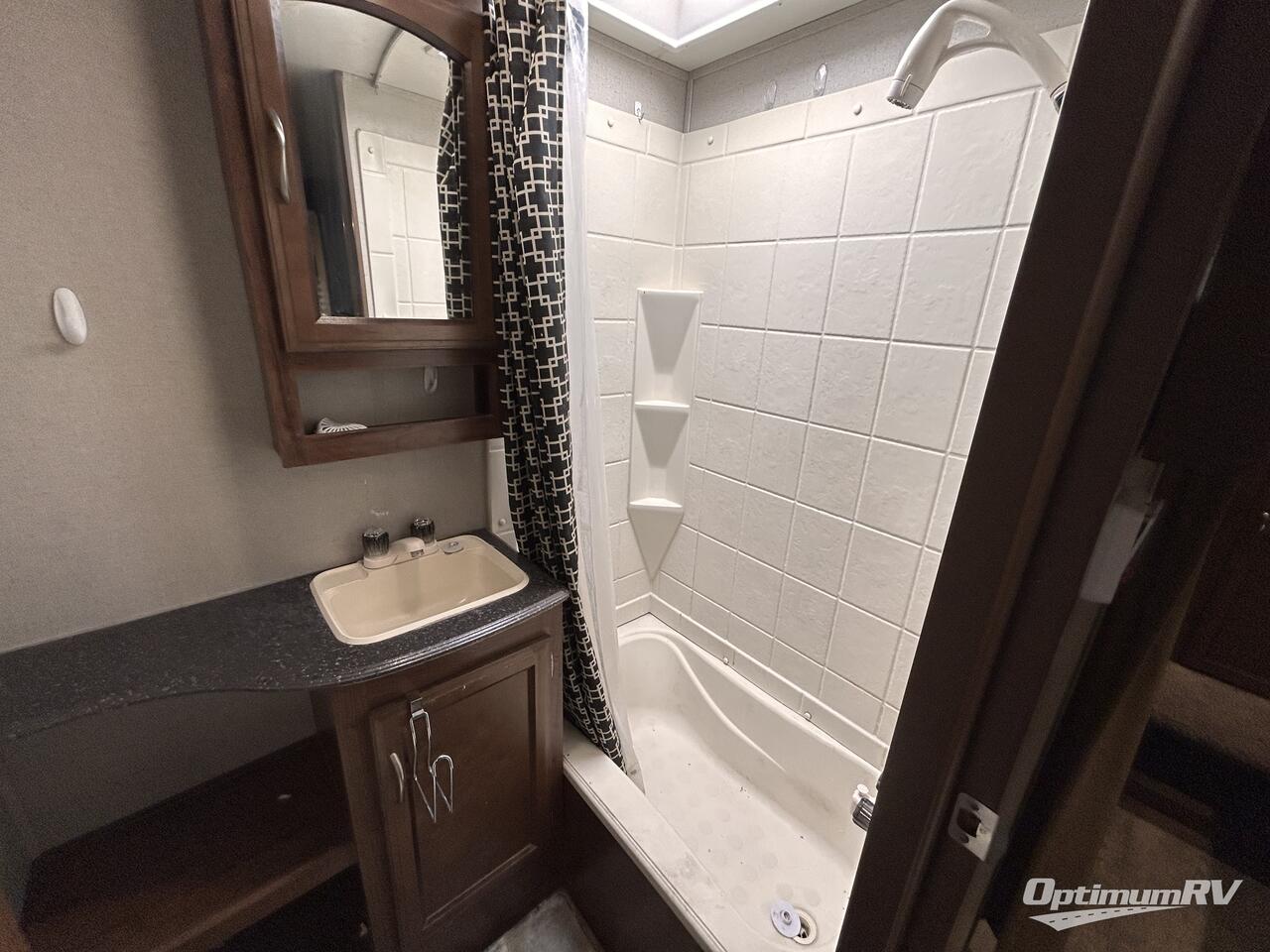 2017 Coachmen Freedom Express 292BHDS Photo 12