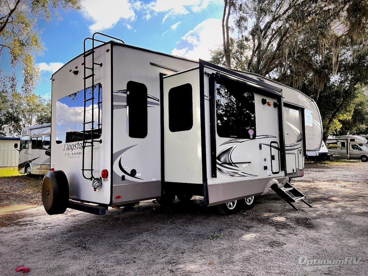 2019 Forest River Flagstaff Super Lite 528IKWS Photo 2