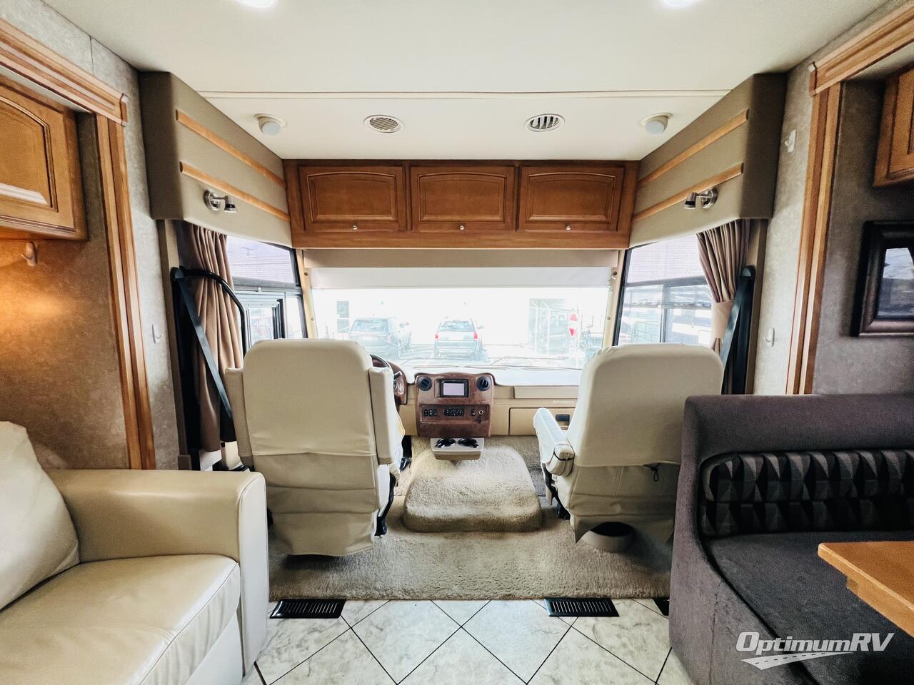 2011 Winnebago Adventurer 35P Photo 4