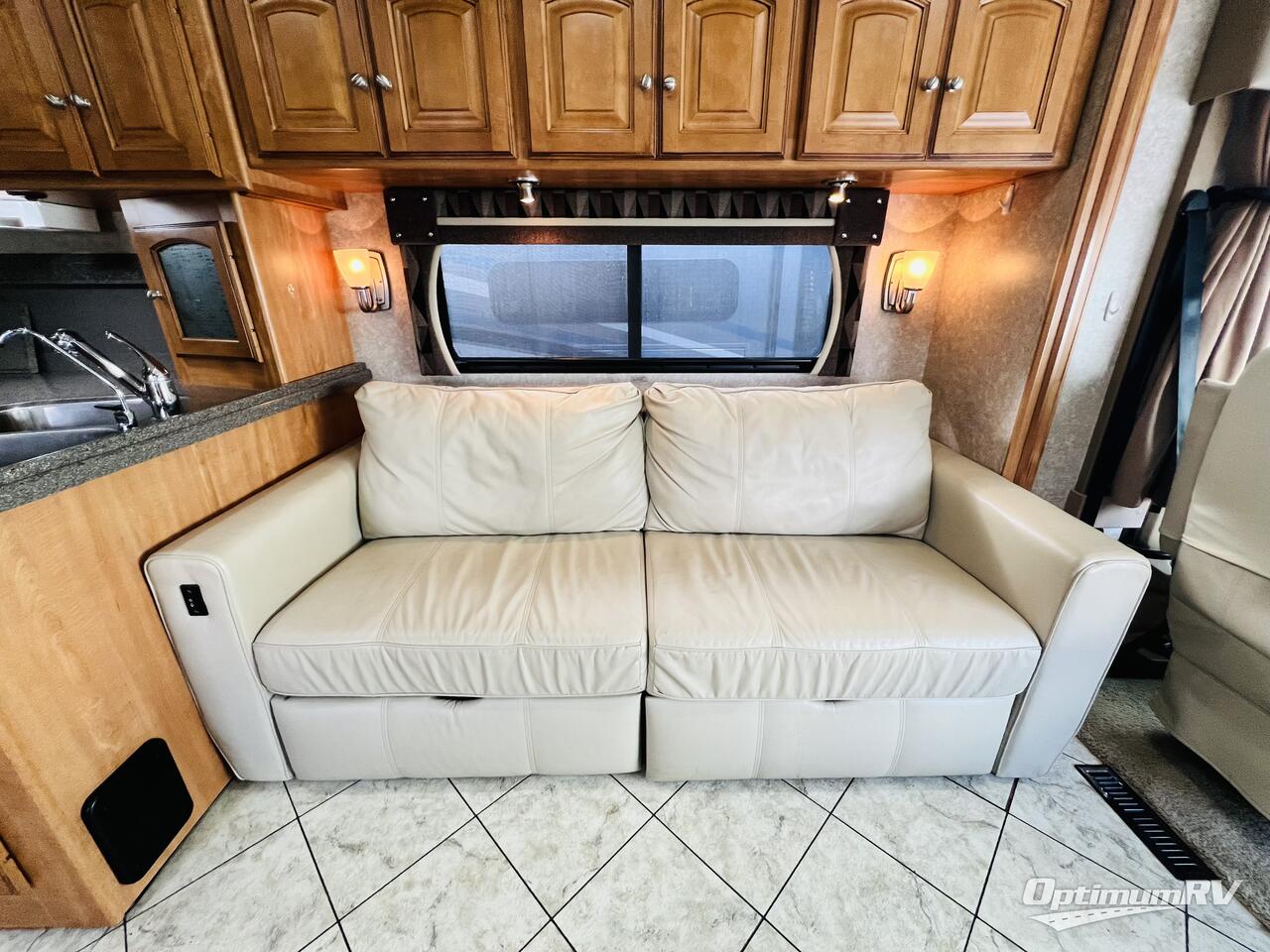 2011 Winnebago Adventurer 35P Photo 7