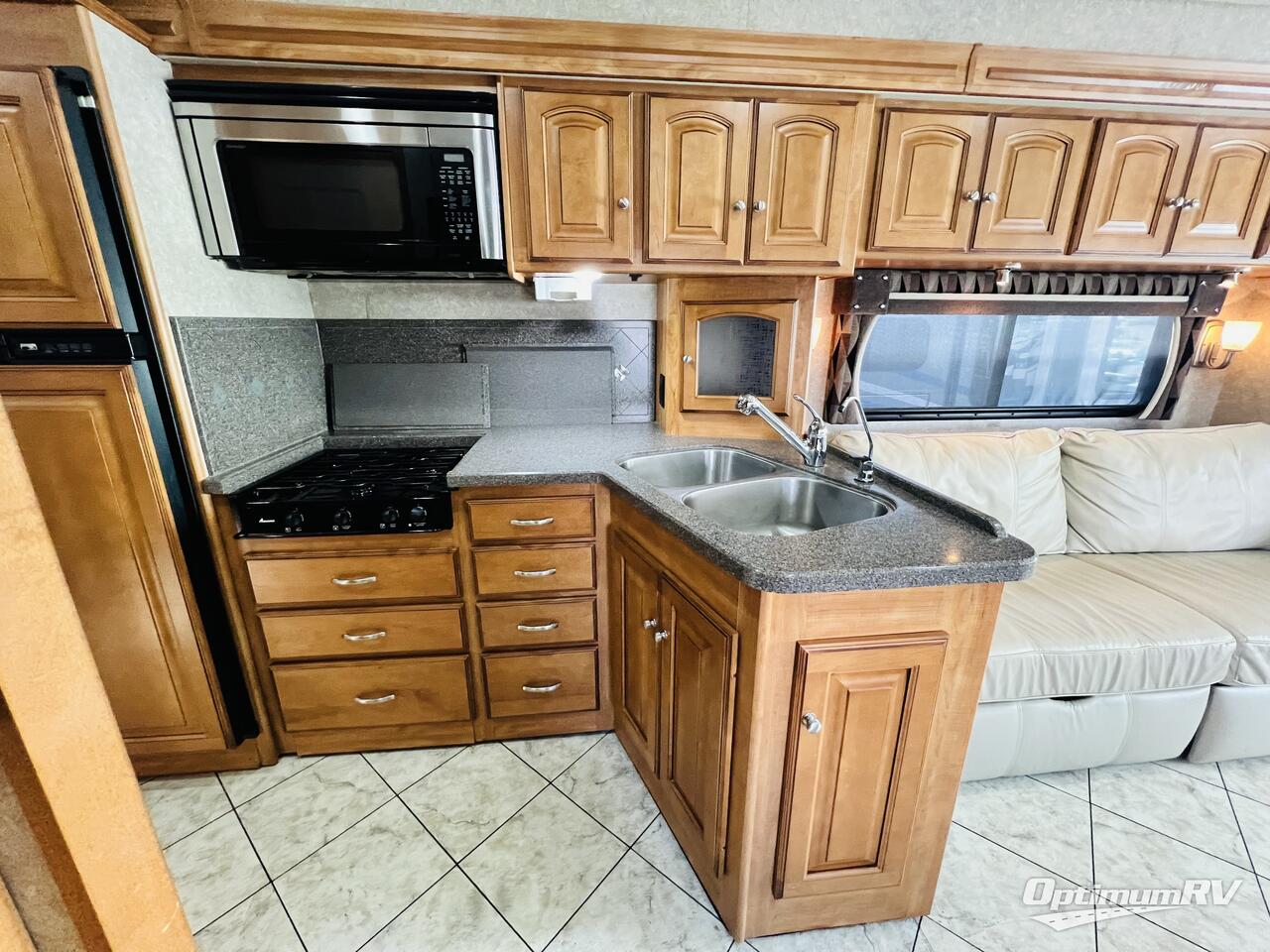 2011 Winnebago Adventurer 35P Photo 10