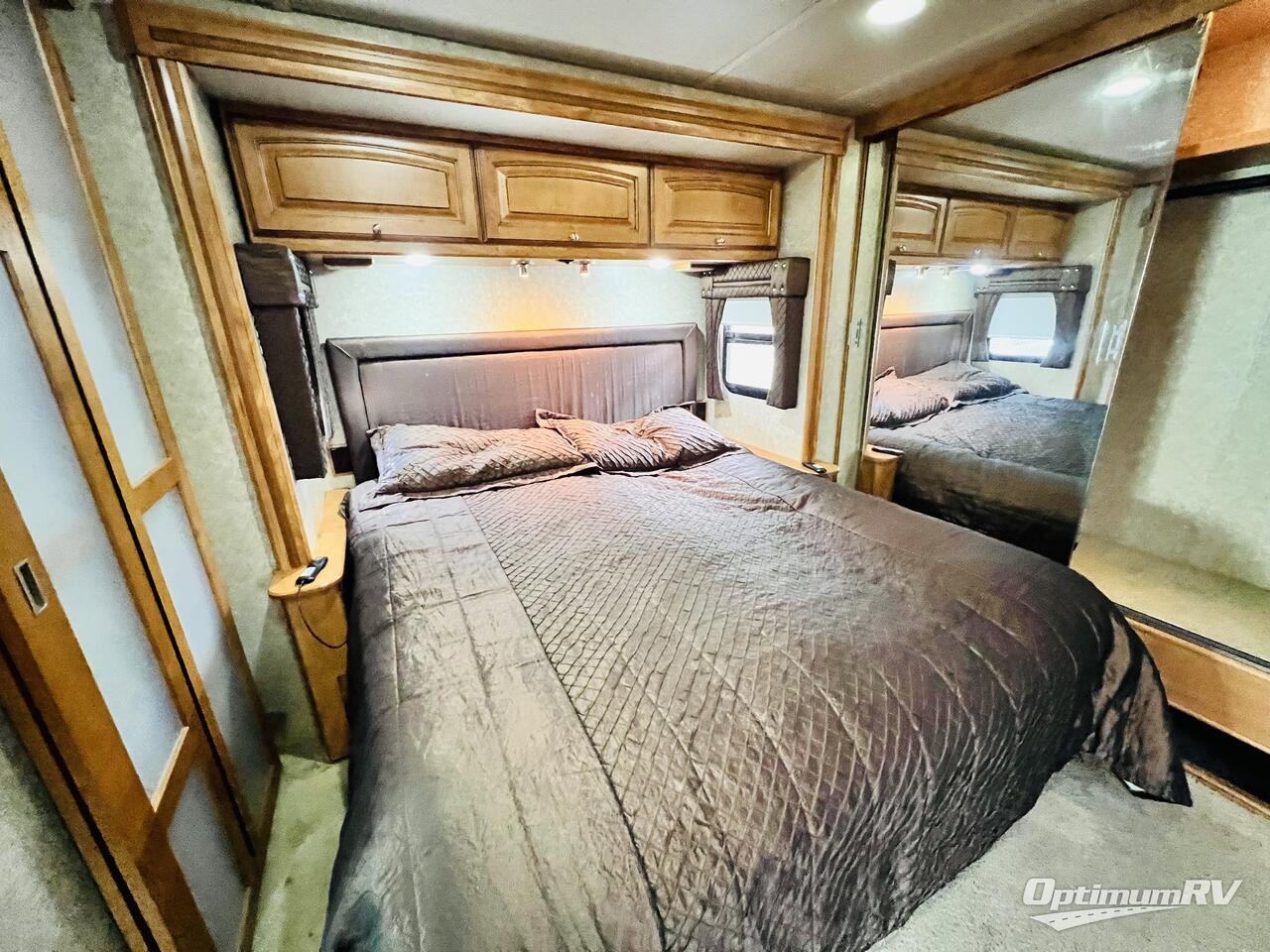 2011 Winnebago Adventurer 35P Photo 21