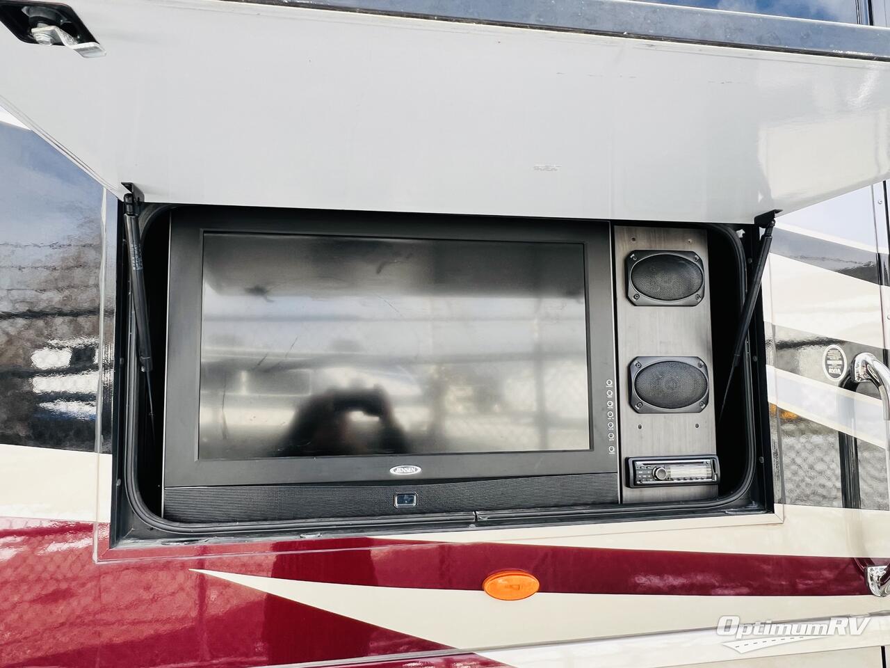 2011 Winnebago Adventurer 35P Photo 24