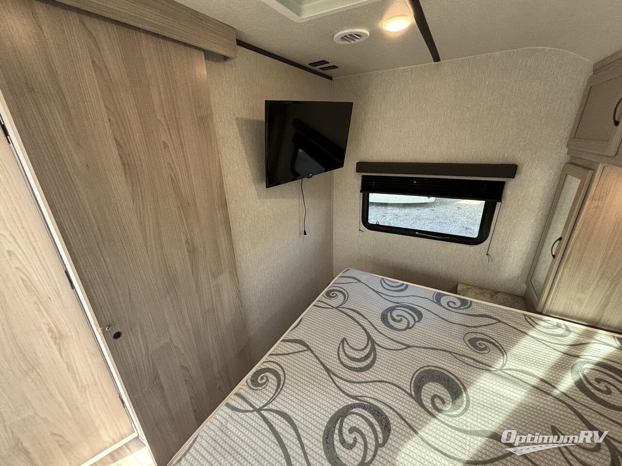 2021 Coachmen Spirit Ultra Lite 3379BH Photo 12