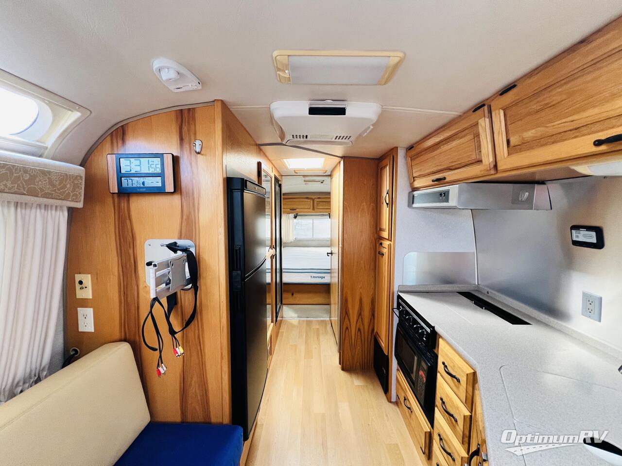 2007 Airstream Classic Limited 27FB Photo 4