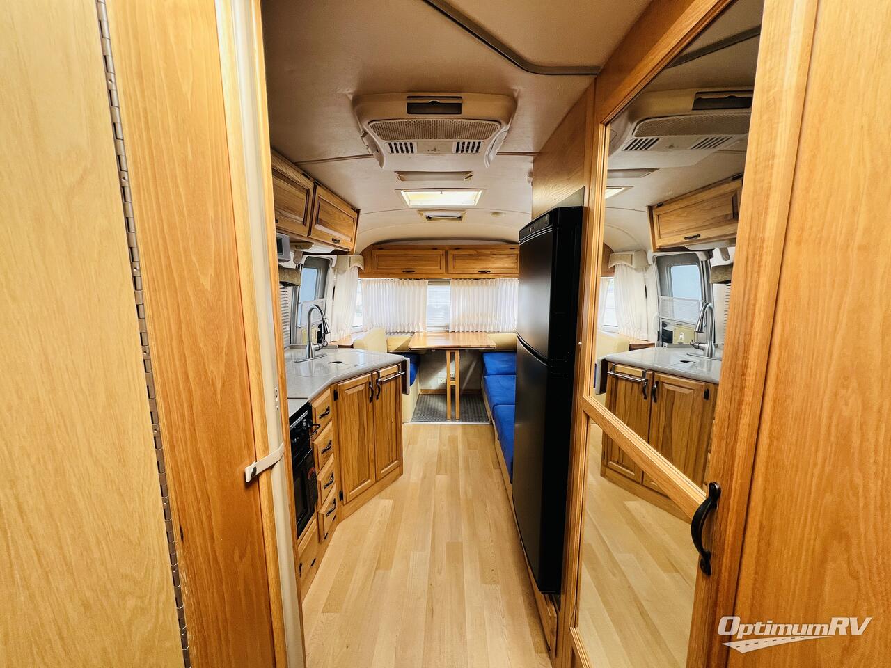 2007 Airstream Classic Limited 27FB Photo 5