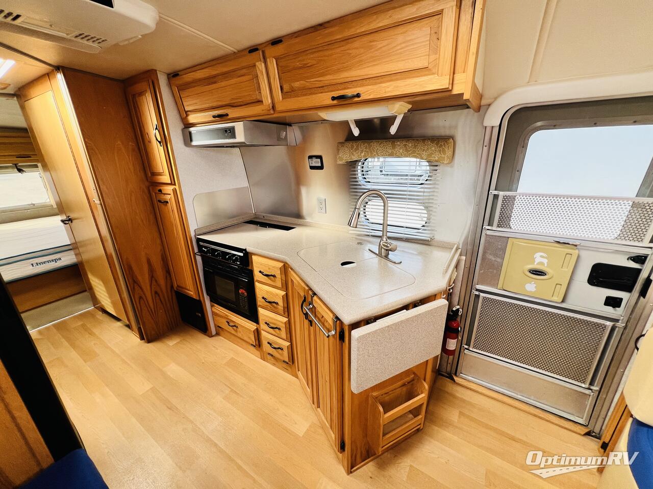 2007 Airstream Classic Limited 27FB Photo 6