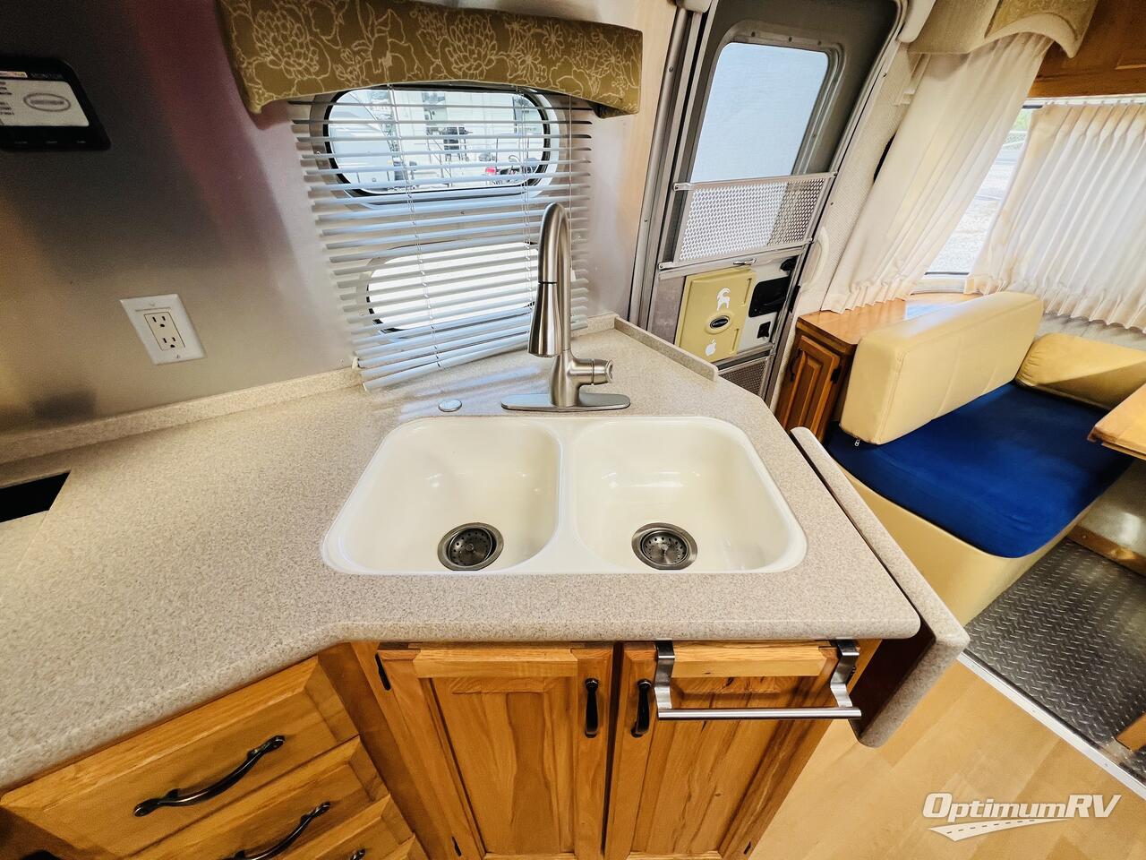 2007 Airstream Classic Limited 27FB Photo 8