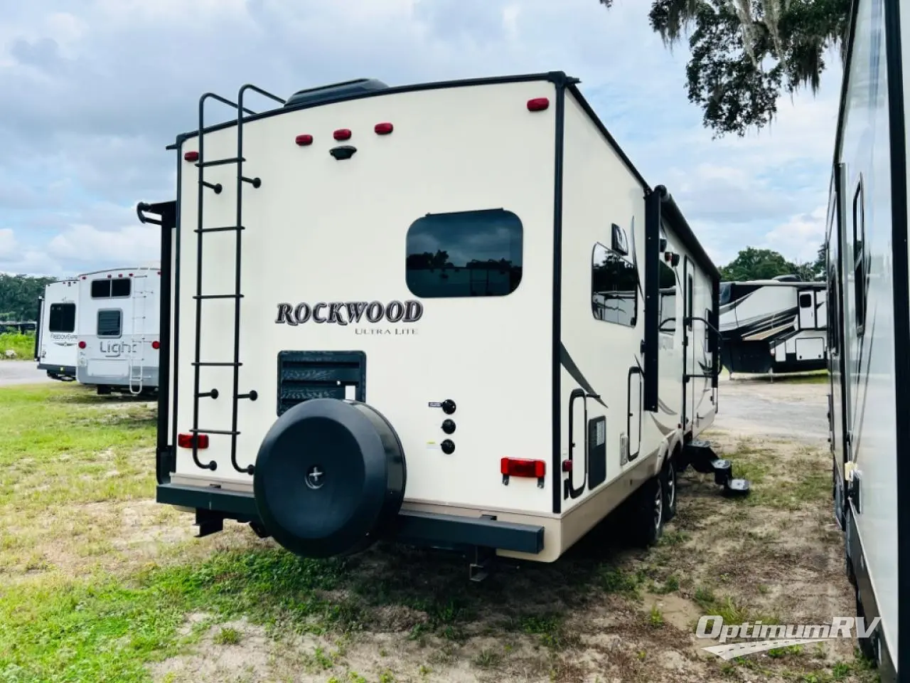 2017 Forest River Rockwood Ultra Lite 2902WS Photo 2