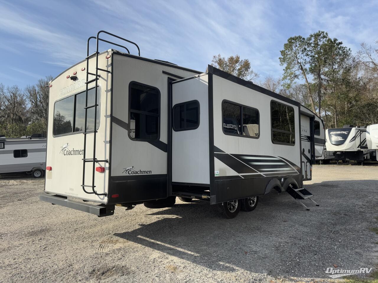 2021 Coachmen Chaparral Lite 30RLS Photo 2