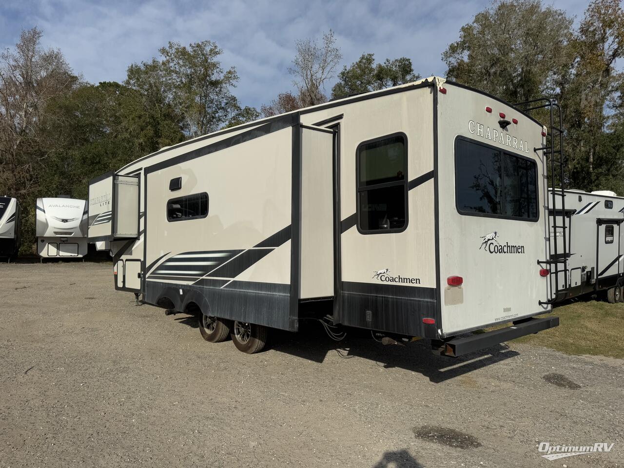 2021 Coachmen Chaparral Lite 30RLS Photo 3