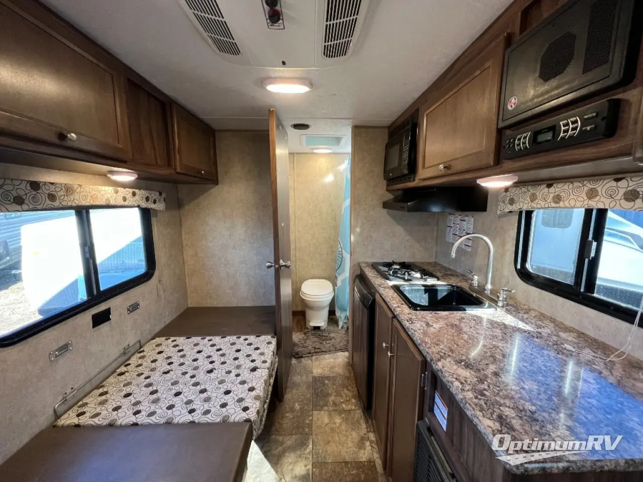 2016 Coachmen Clipper Ultra-Lite 17FQ Photo 5