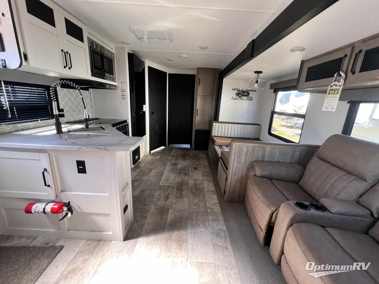 2025 Palomino Puma 32BHQS Photo 4