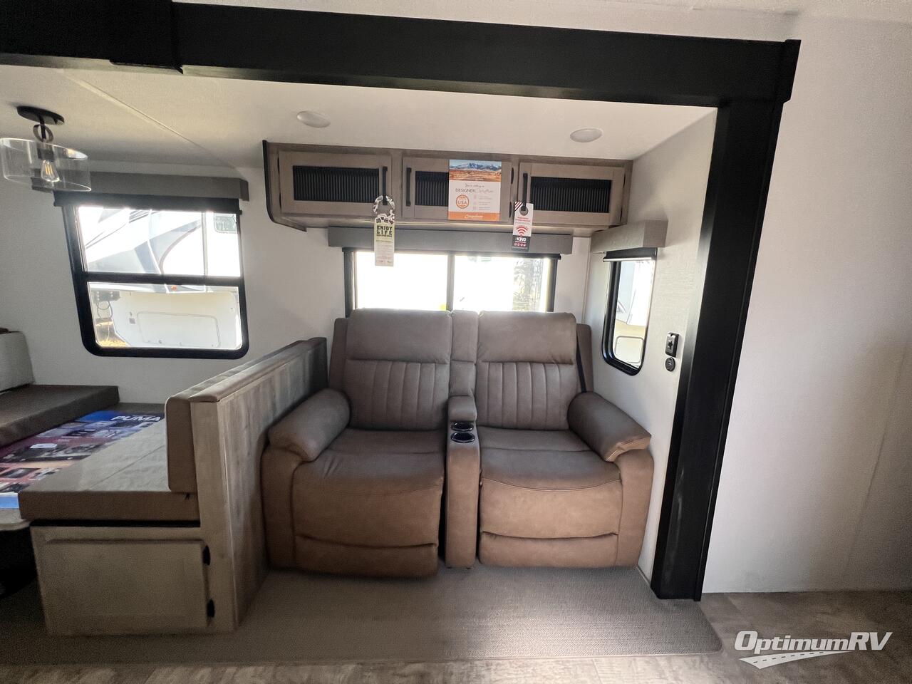 2025 Palomino Puma 32BHQS Photo 8