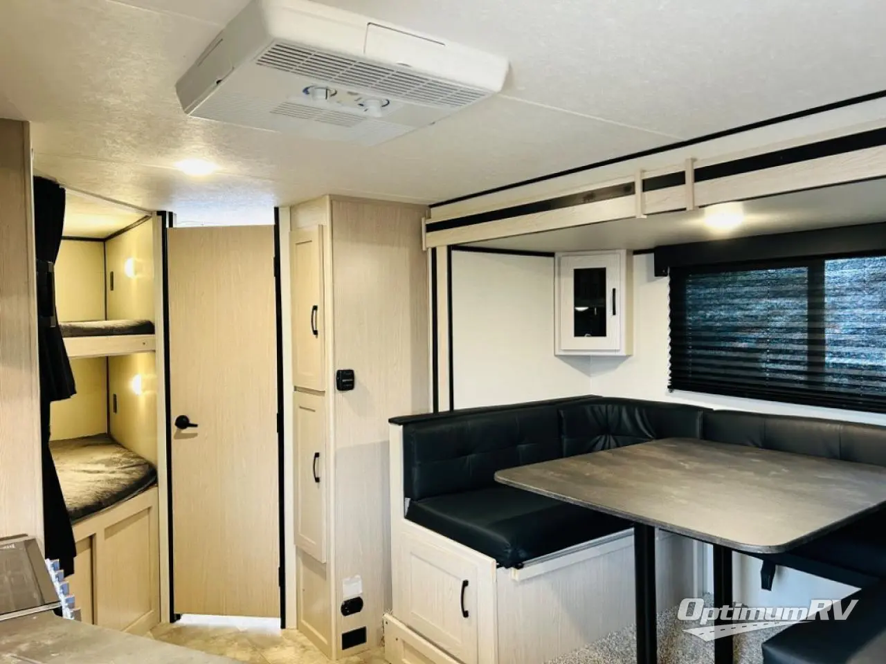 2022 Coachmen Apex Ultra-Lite 245BHS Photo 4