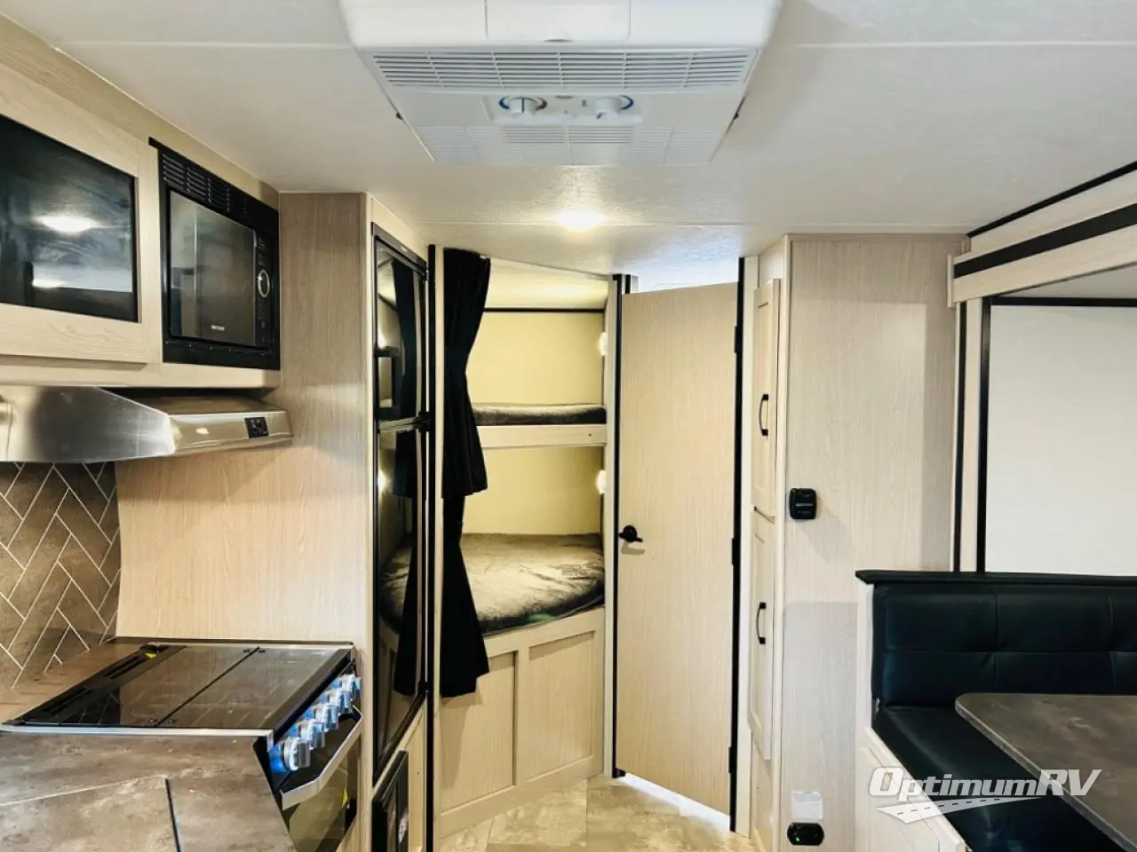 2022 Coachmen Apex Ultra-Lite 245BHS Photo 5