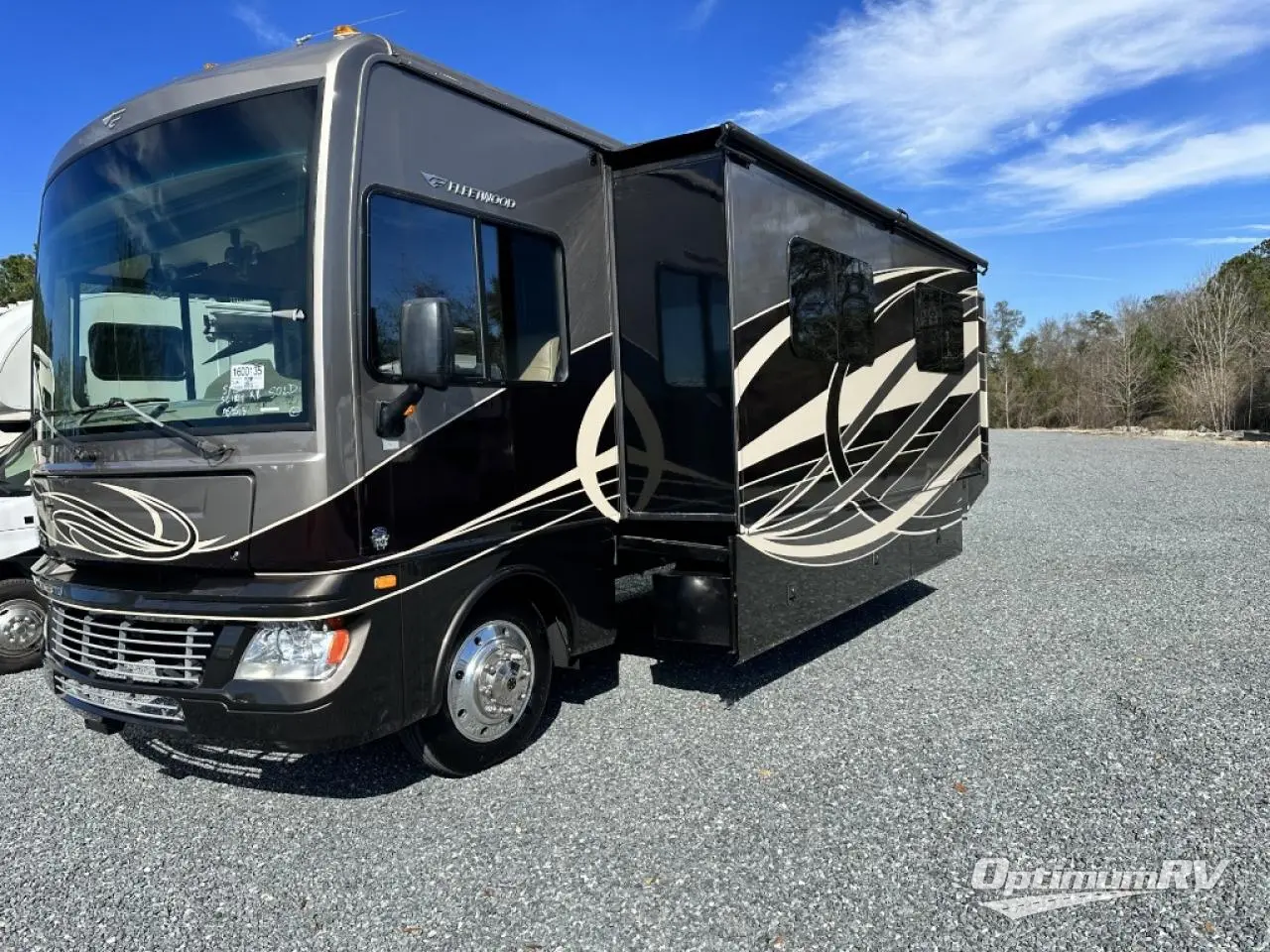 2015 Fleetwood Bounder 35K Photo 3