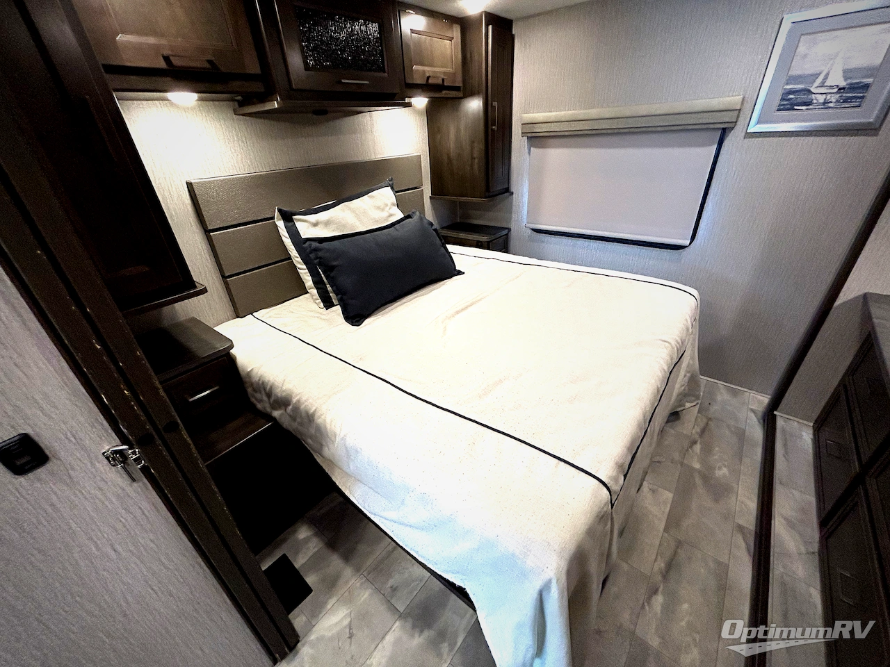 2023 Coachmen Encore 325SS Photo 16