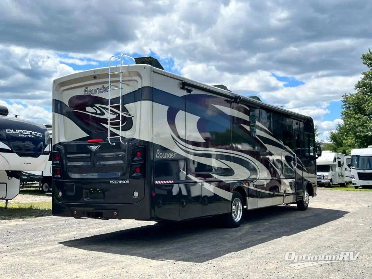 2019 Fleetwood Bounder 35K Photo 2