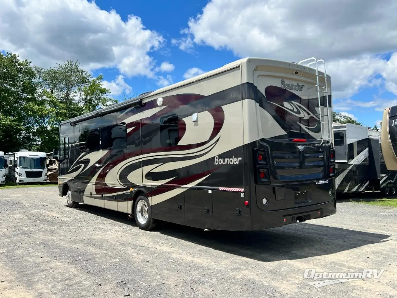 2019 Fleetwood Bounder 35K Photo 3