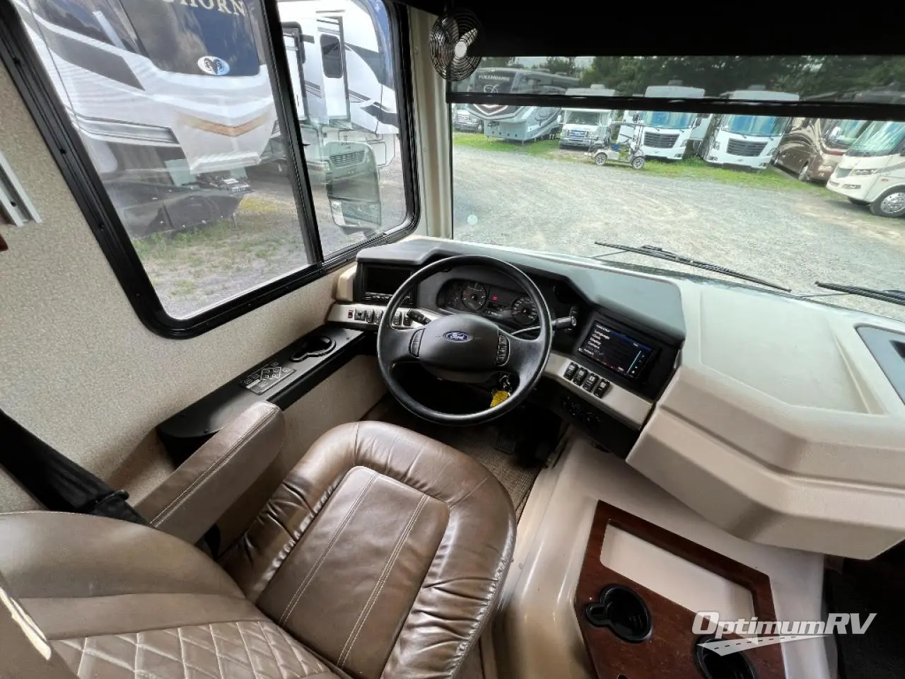 2019 Fleetwood Bounder 35K Photo 7