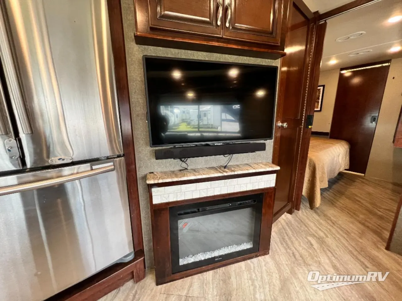 2019 Fleetwood Bounder 35K Photo 19