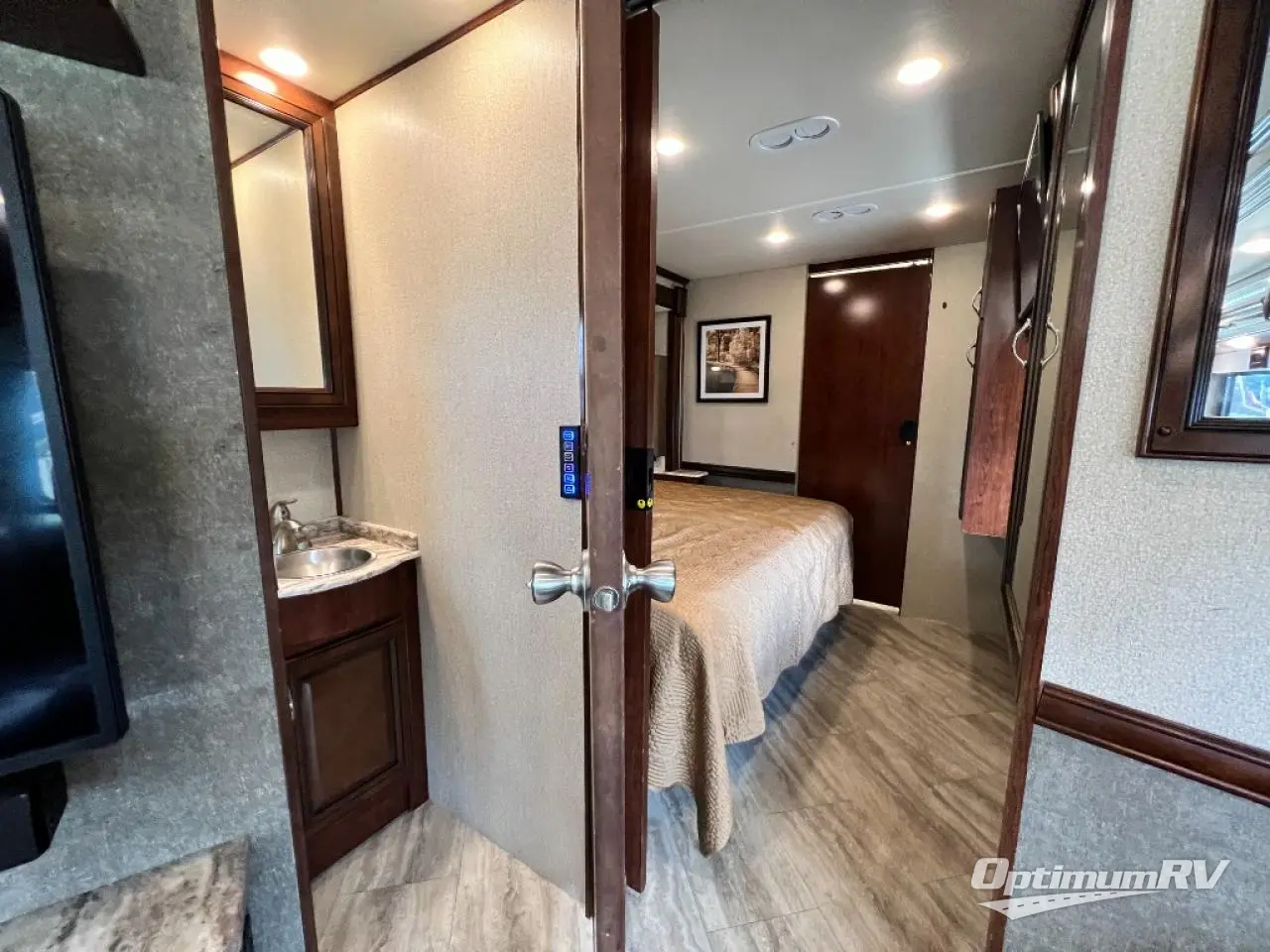 2019 Fleetwood Bounder 35K Photo 20