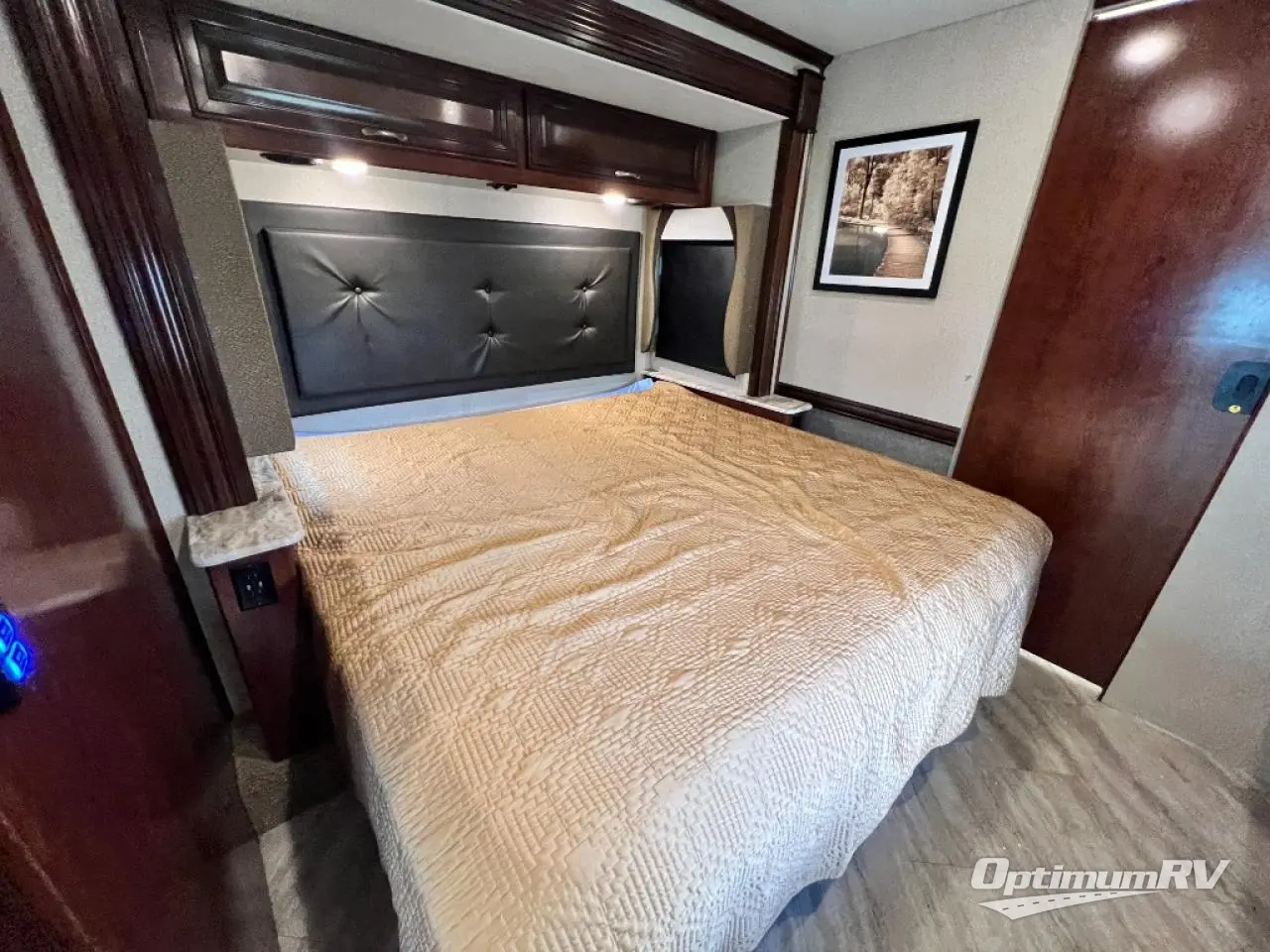 2019 Fleetwood Bounder 35K Photo 25