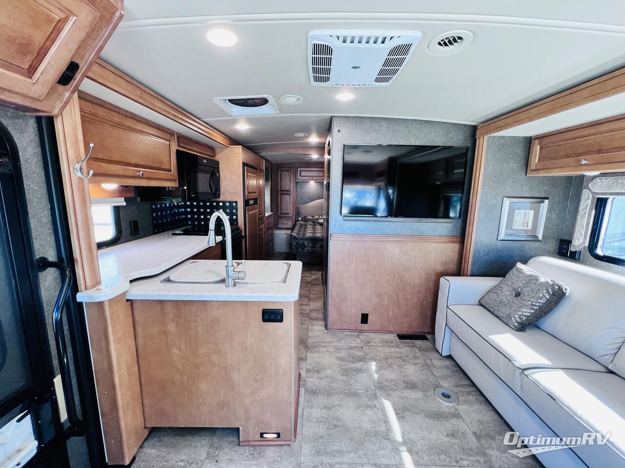 2017 Winnebago Vista LX 27N Photo 4