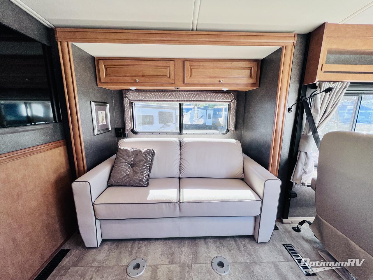 2017 Winnebago Vista LX 27N Photo 9