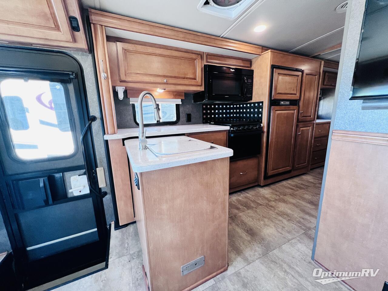 2017 Winnebago Vista LX 27N Photo 11